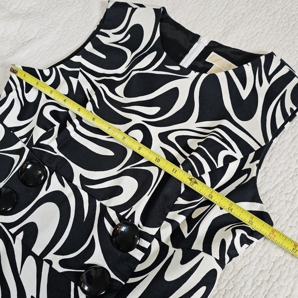 Michael Kors Black and White Swirl Button Dress - Picture 8 of 10